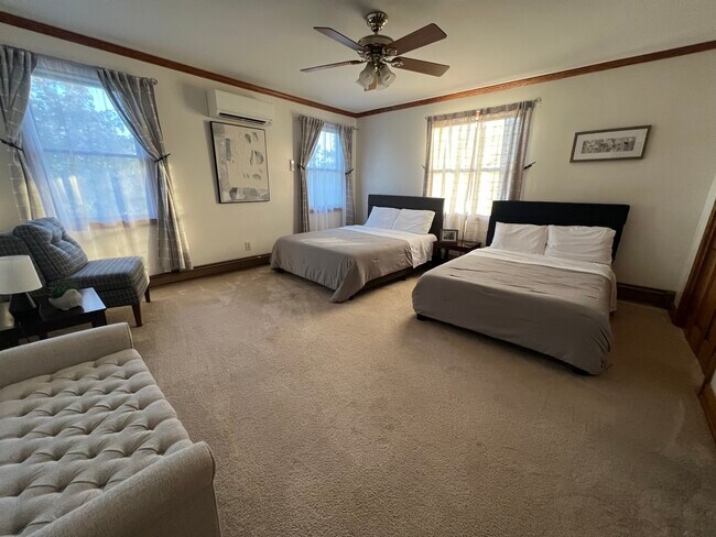 Foto del edificio - 1004 E 5th St