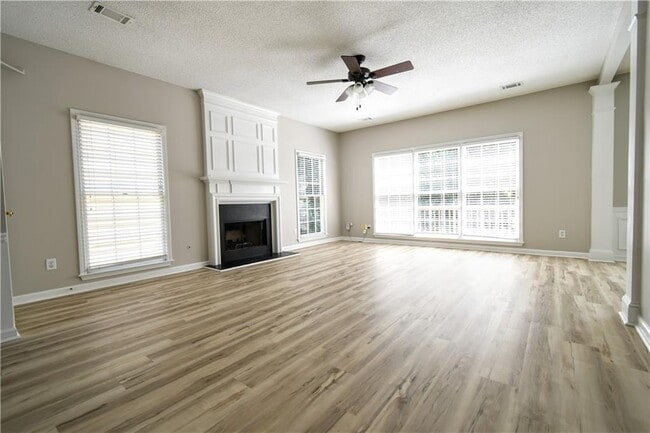 Building Photo - 340 Avebury Ct