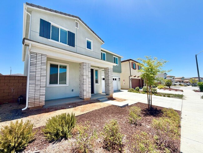 Foto del edificio - Move-In Ready 5 Bedroom Home with Solar & Large Loft