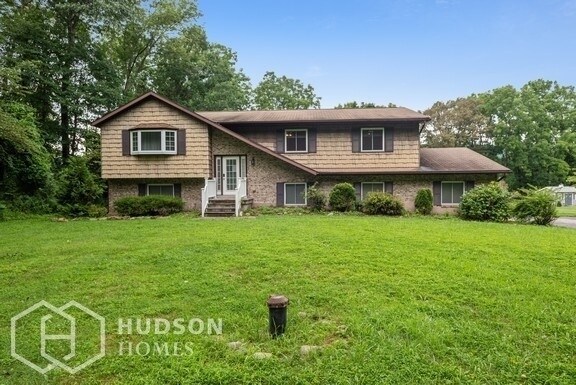 Primary Photo - 11 Tamarack Rd