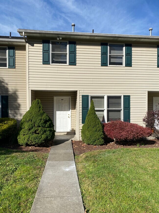 410 Harding St, Lower Burrell, PA 15068 Townhome Rentals in Lower