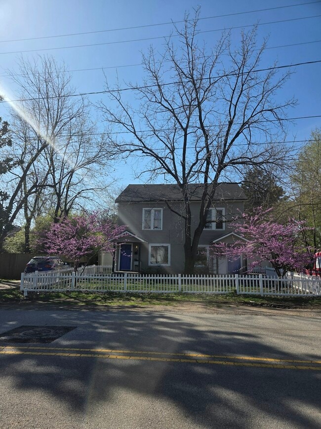 Building Photo - 619 W Grove Ave