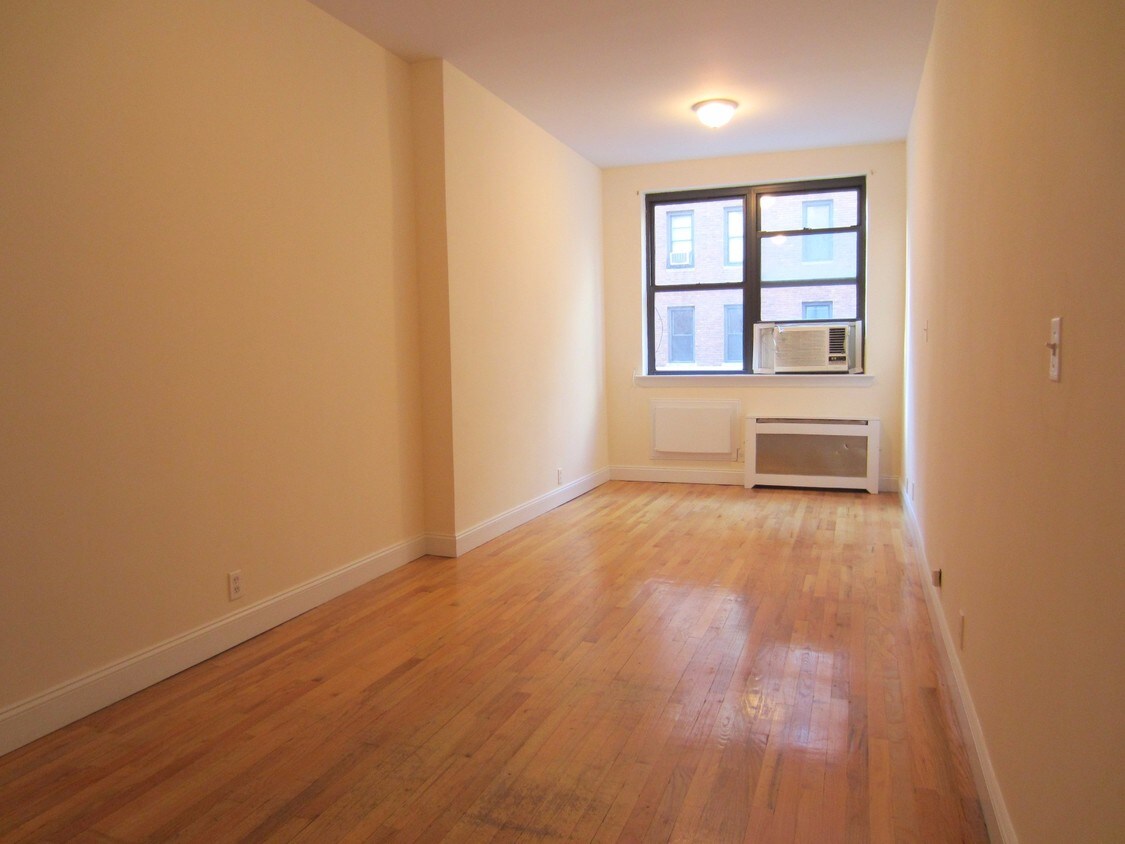 Building Photo - 356 W 46th St