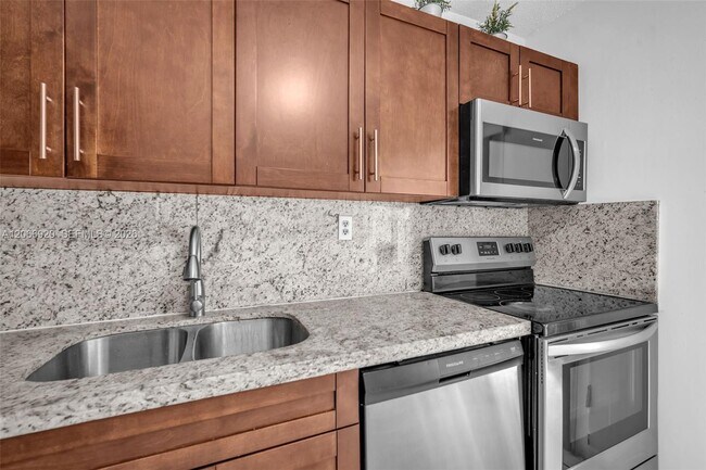 Foto del edificio - 560 NW 82nd Pl