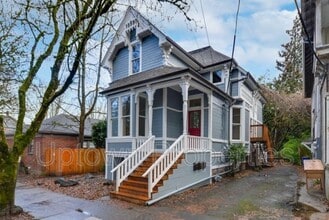 Building Photo - 624 NW 22nd Ave