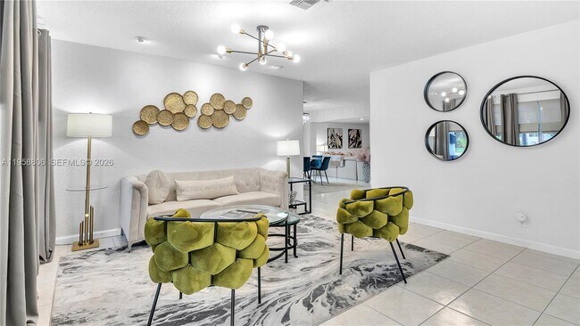 Building Photo - 1715 NE 40th St