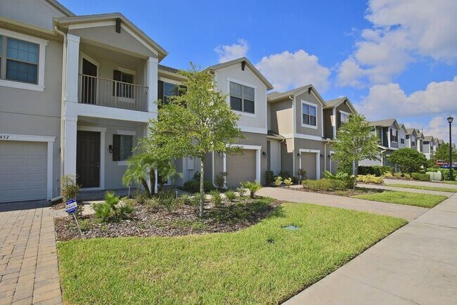 Building Photo - Gorgeous 3/2.5 Modern Townhome with 1 Car ...