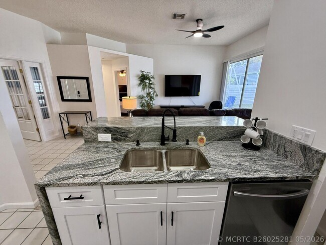 Foto del edificio - 1049 Mourning Dove Ln