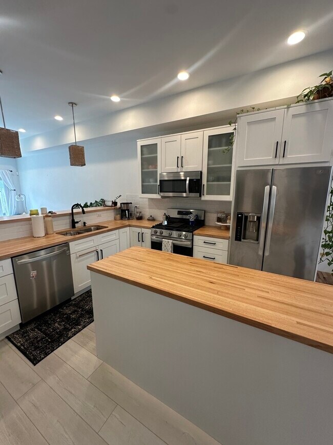 Foto del edificio - 1159 W 17th St