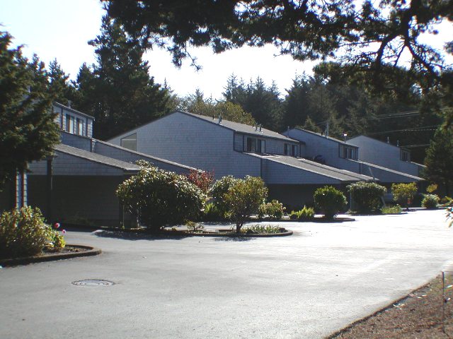 208 SE Keel Ave - Kelok Townhomes