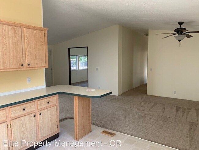 Building Photo - 3 br, 2 bath House - 1221 SE Seaport Cir.