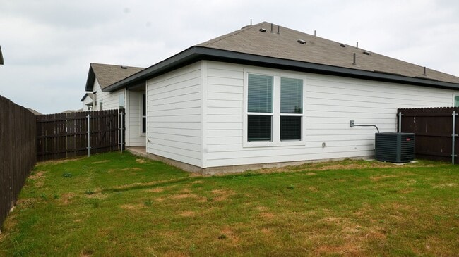 Building Photo - Stunning 3x2 Luxury Duplex in Buda, TX!