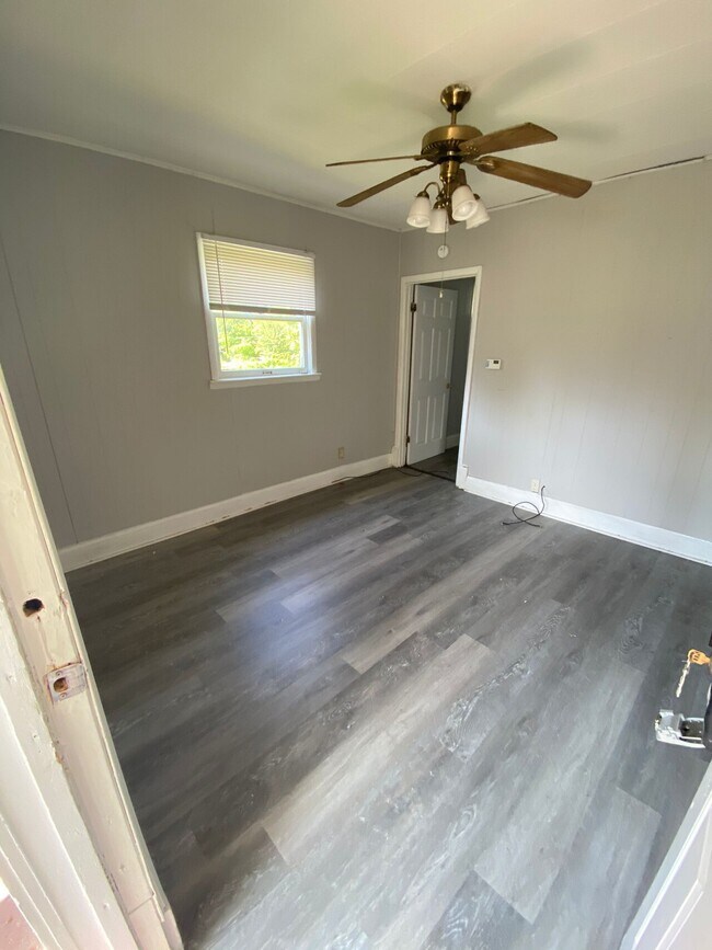 Building Photo - 1724 kendall