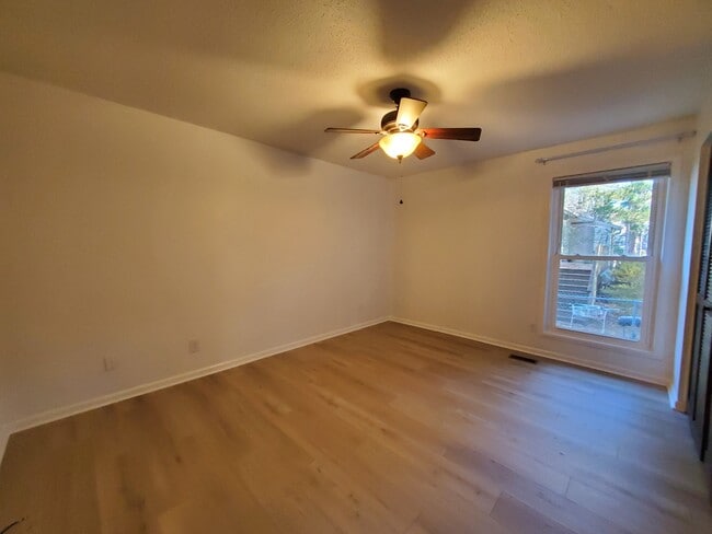 Building Photo - 3 Baytree Ct