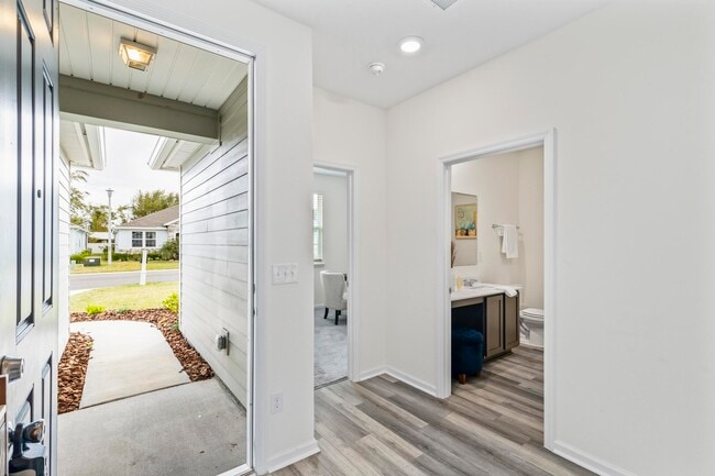 Building Photo - 85 Las Casitas Blvd