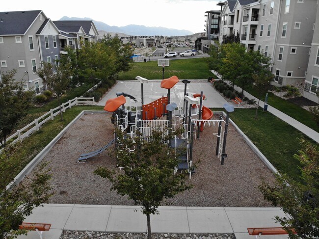 Building Photo - 14659 Bloom Dr