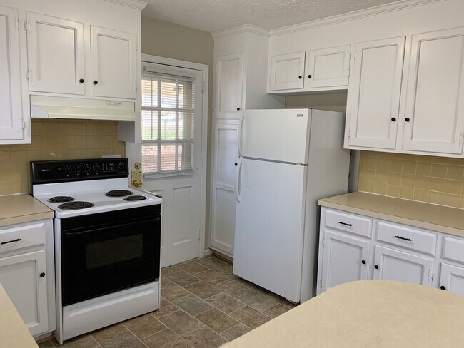 Foto del edificio - Split Level House in Campbell County School District