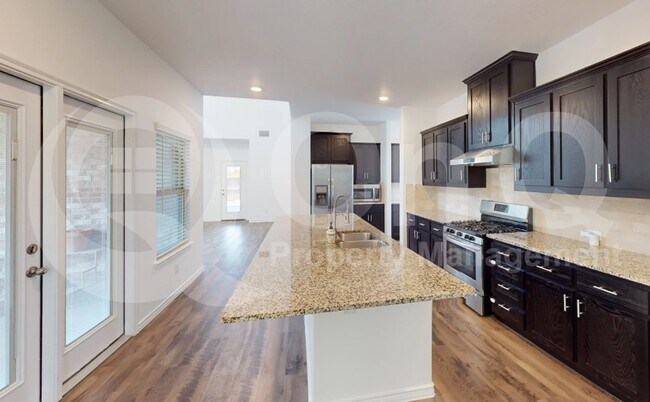 Foto del edificio - 2141 Miramar Dr