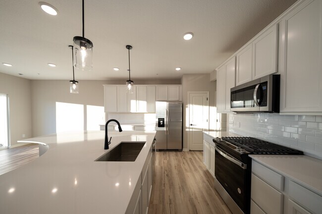 Building Photo - 14953 Athlone Pl