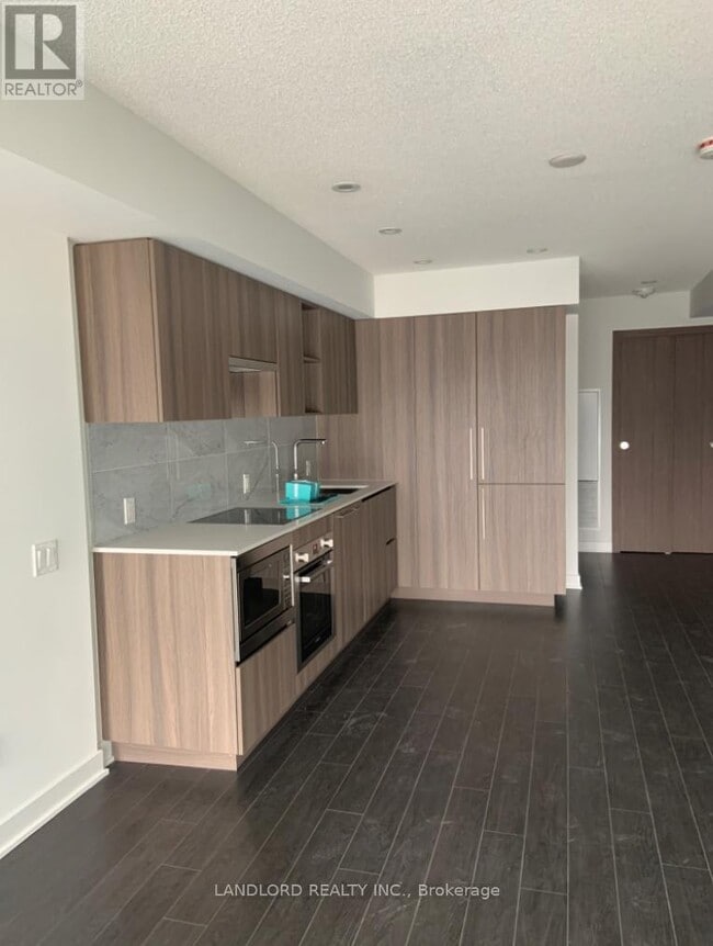 Building Photo - 17 Bathurst St