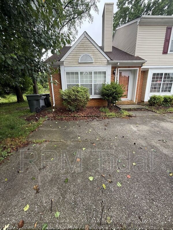 Building Photo - 70 Riverchase Dr