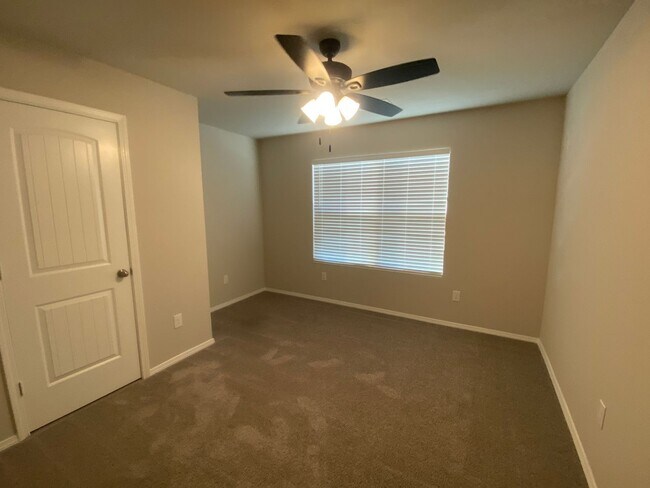 Foto del edificio - 5304 Yukon Dr