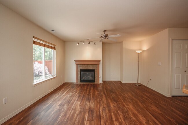 Foto del edificio - Lovely 3 Bedroom Auburn Condo