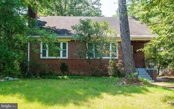 Building Photo - 6007 Bradley Ln