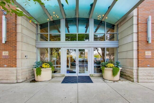 Foto del edificio - 933 W Van Buren St