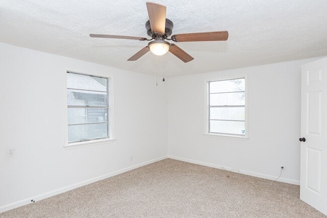 Foto del edificio - 2425 Fayle St