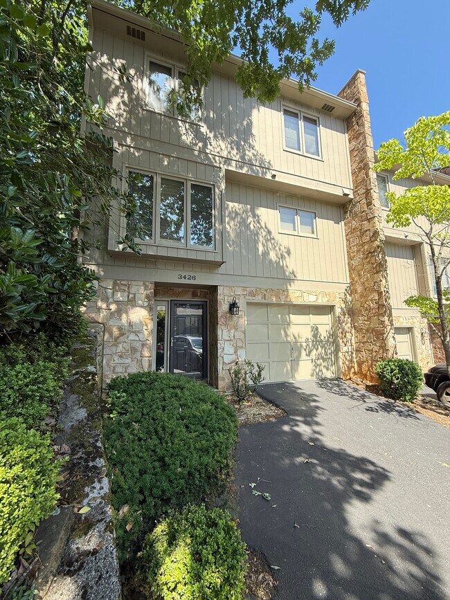 Foto del edificio - 3426 Londonderry Ct