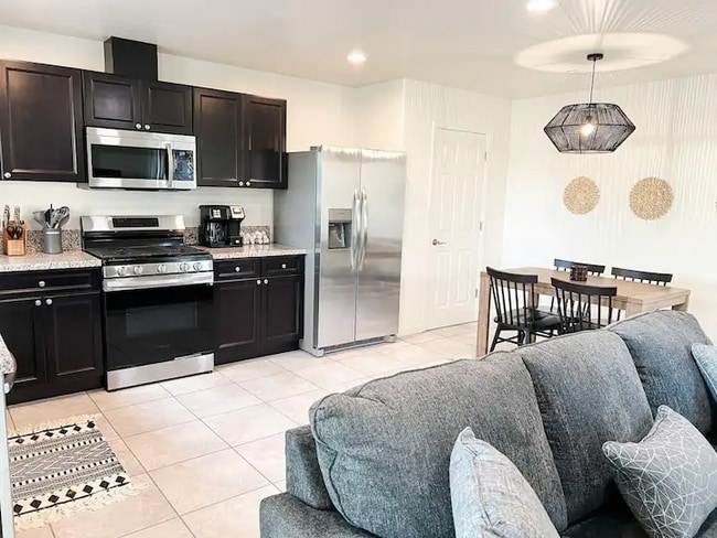 Building Photo - 8503 E Leigh Dr