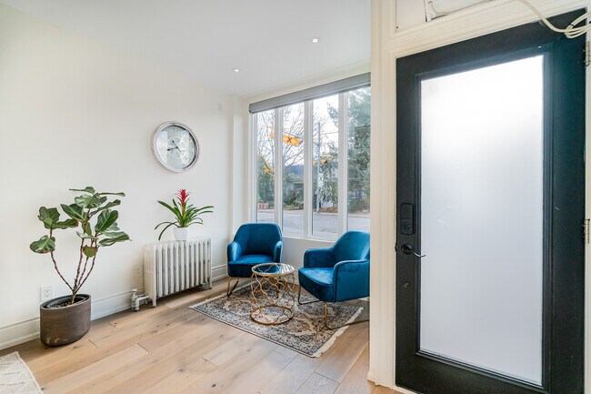 Building Photo - 466 Sammon Ave