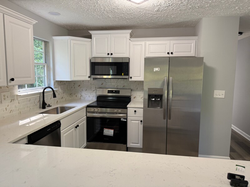 Foto principal - 18165 Tebbs Ln