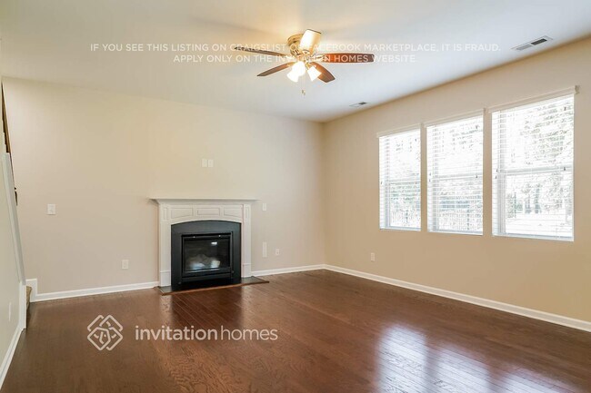 Foto del edificio - 2112 Longmont Dr