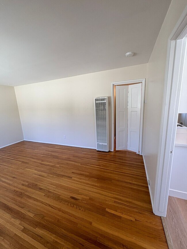 Foto del edificio - 1+1 Cozy Cottage above Ventura College wit...