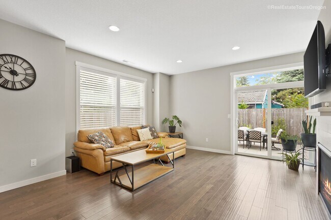 Building Photo - Bright and Modern Home Near Woodstock with...