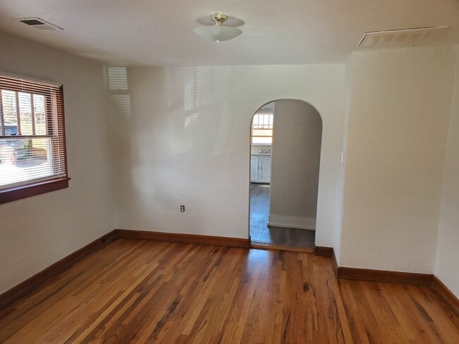 Foto del edificio - 900 E Myrtle St