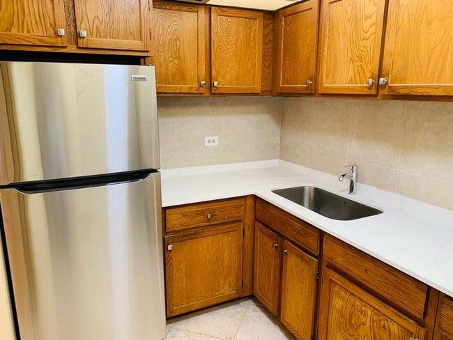 Building Photo - 3660 Inverrary Dr