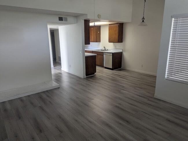 Building Photo - 1046 Canal St