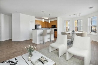 Building Photo - 909 Mansion Dr