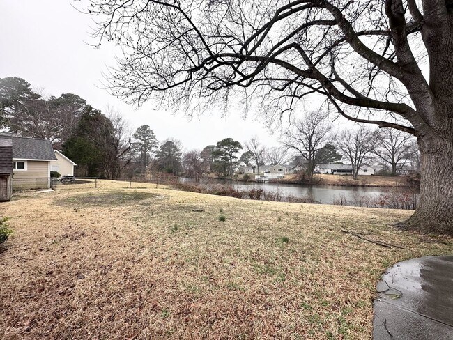 Building Photo - Waterfront Home in Pembroke Manor