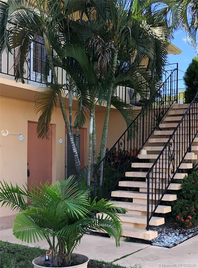 Foto del edificio - 301 E McNab Rd