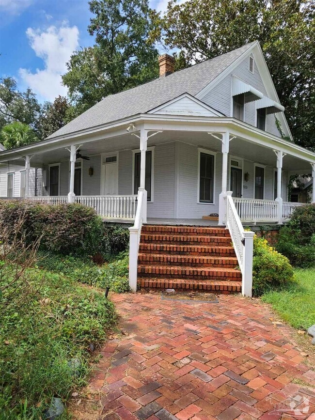 Building Photo - 1523 E Moreno St