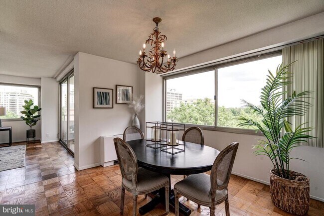 Foto del edificio - 5500 Friendship Blvd