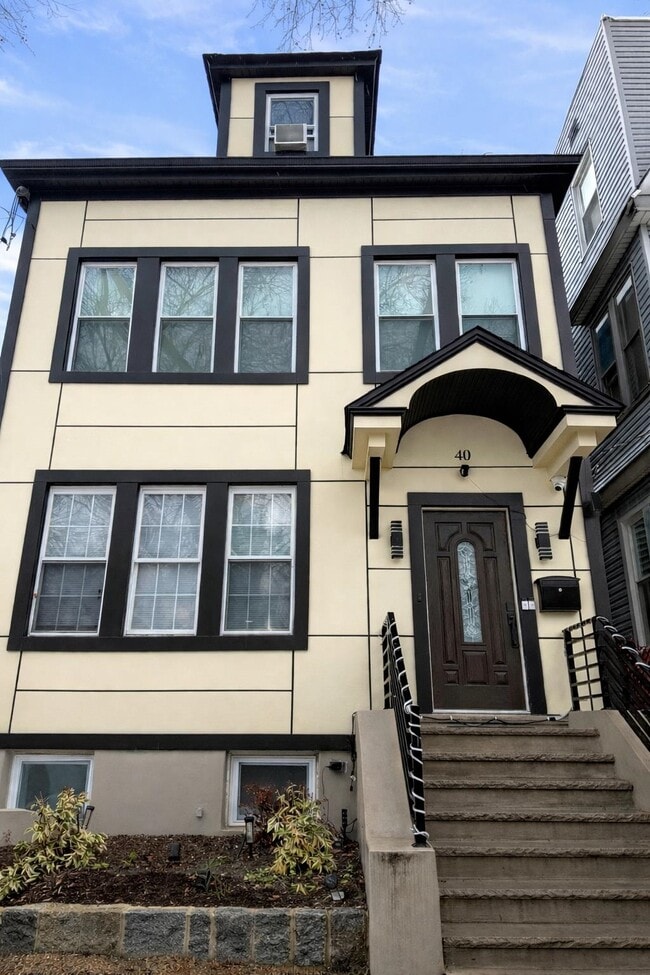 Building Photo - 40 Condict St