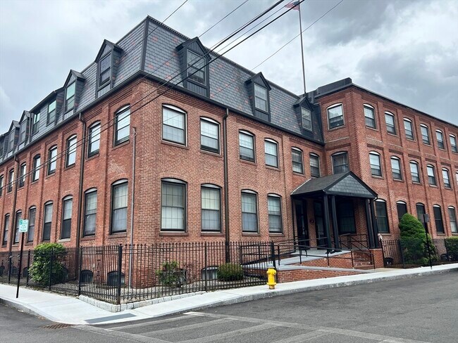 Foto del edificio - 10 Weston Ave