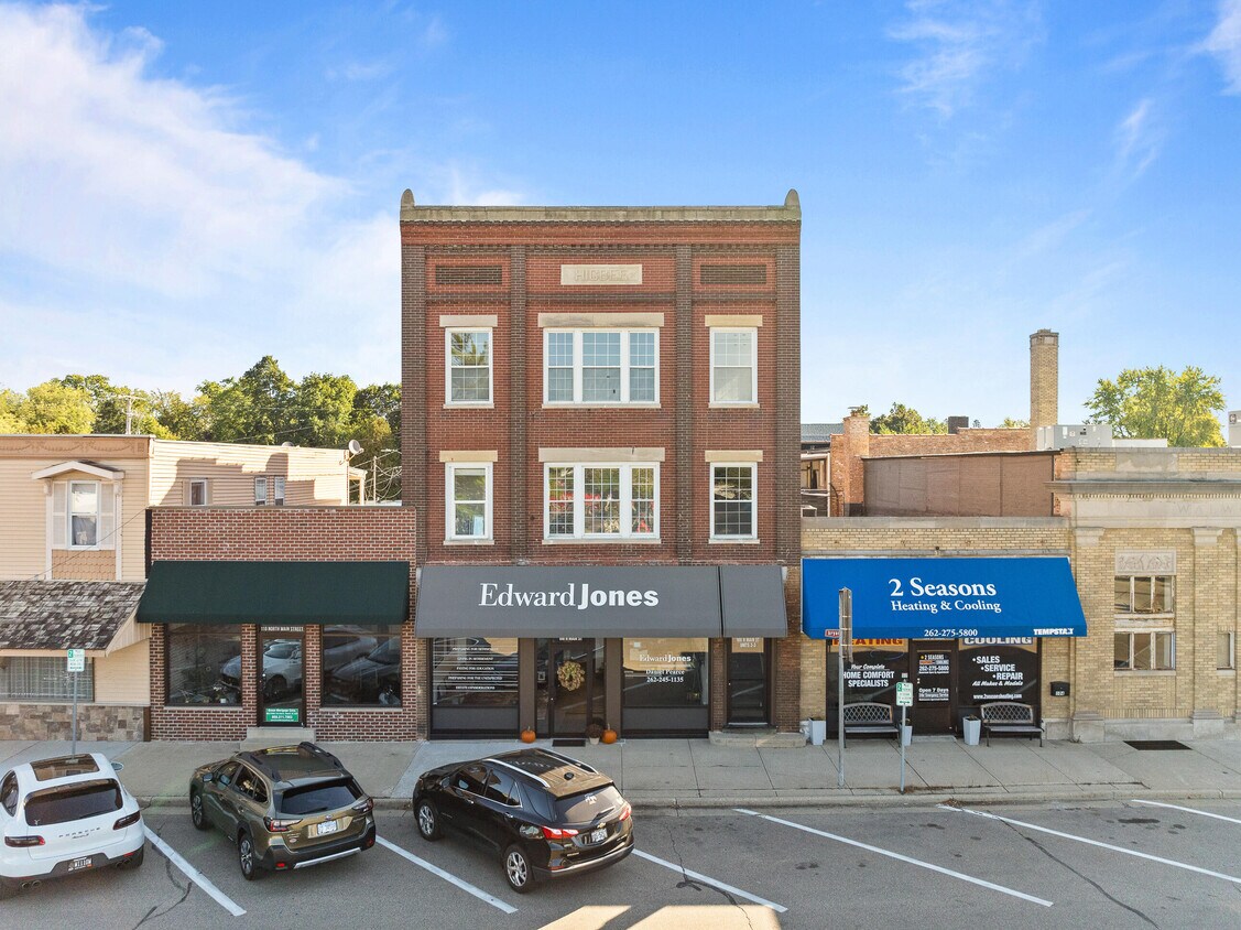 Primary Photo - 106 N Main St