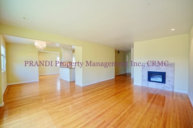 Building Photo - Lovely 3 Bedroom Mariner Cove House Coming...