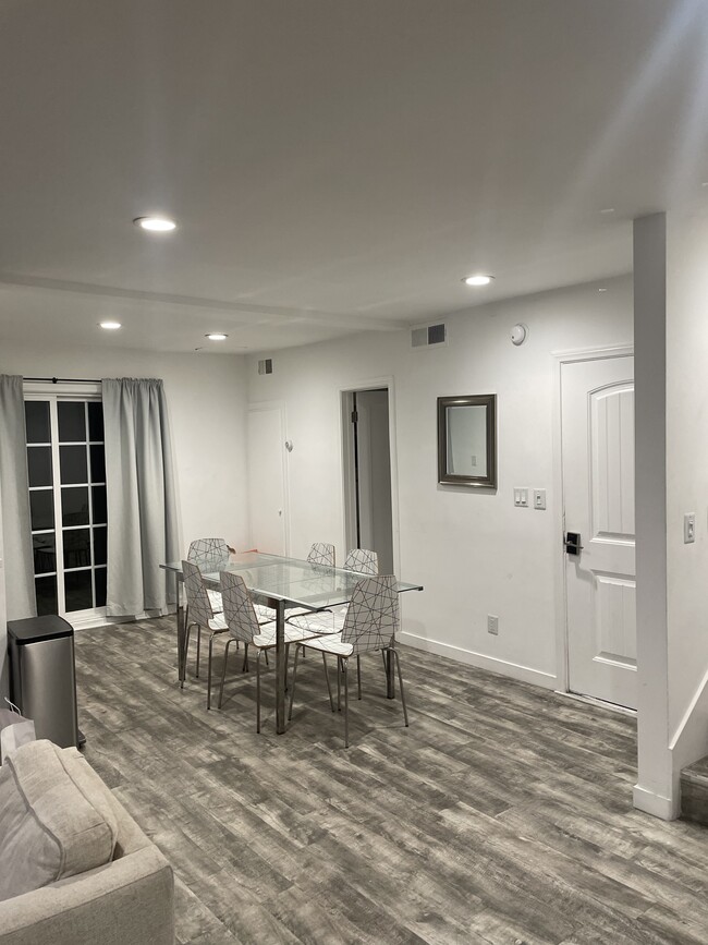 Building Photo - 3115 Strongs Dr
